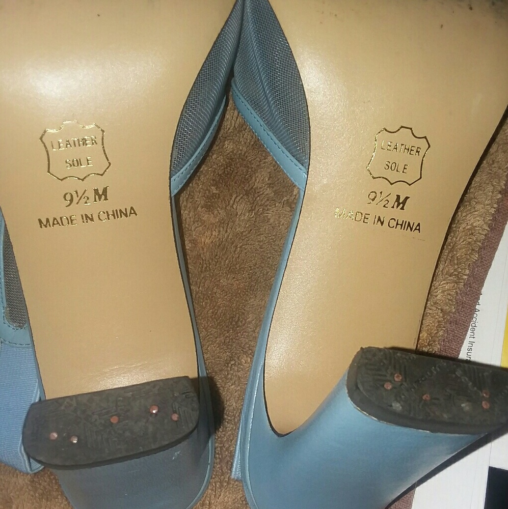 Womens shoes - Picture 2 of 3